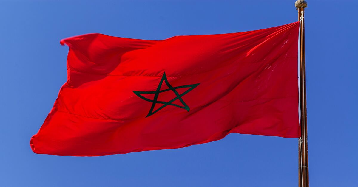 Bandera roja con estrella verde